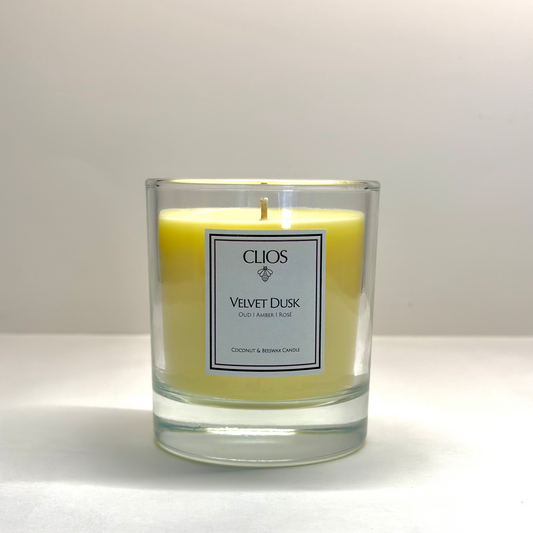 Velvet Dusk candle – artisan-made in Royal Leamington Spa with a clean coconut & beeswax blend. Fragrance of oud, amber, and rose, in minimalist luxury packaging with up to 60 hours burn time.